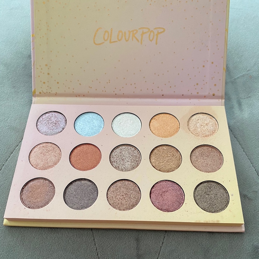 Eye shadow pallet